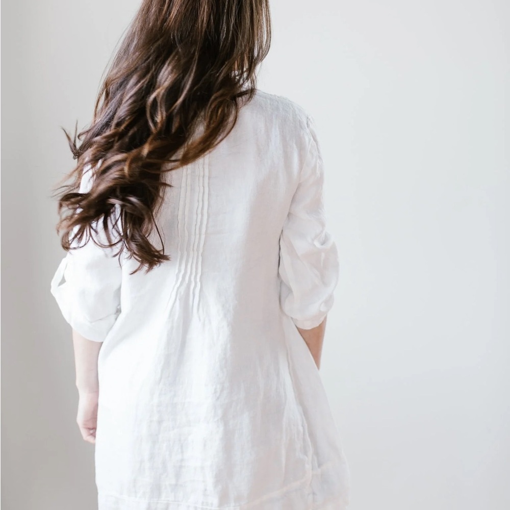 CP SHADES ~ Regina Tunic in White Linen Twill with Pintuck Pleating - Picture 3 of 12
